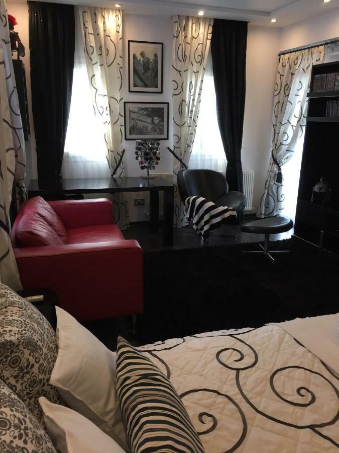 פרבוליה Deluxe First Line Villa מראה חיצוני תמונה