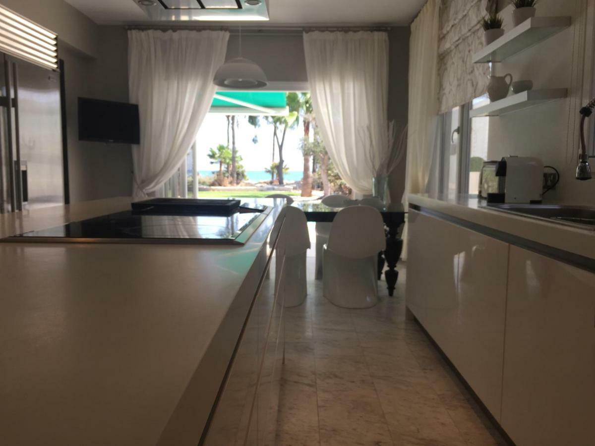 פרבוליה Deluxe First Line Villa מראה חיצוני תמונה